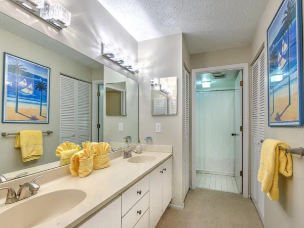 Lovely 2 Bedroom Vacation Rental in Longboat Key