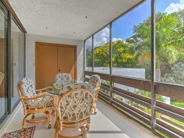 Lovely 2 Bedroom Vacation Rental in Longboat Key