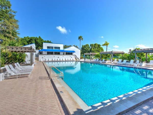 Lovely 2 Bedroom Vacation Rental in Longboat Key