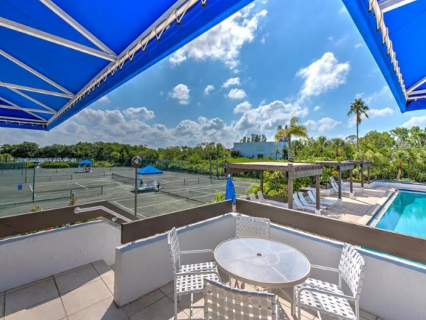 Lovely 2 Bedroom Vacation Rental in Longboat Key