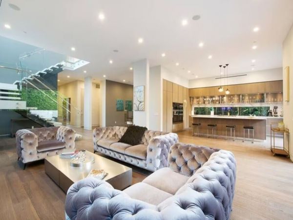 Luxurious Vacation Home in Los Angeles with Pool & Hot Tub