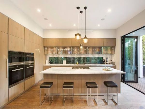 Luxurious Vacation Home in Los Angeles with Pool & Hot Tub