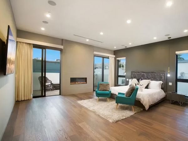 Luxurious Vacation Home in Los Angeles with Pool & Hot Tub