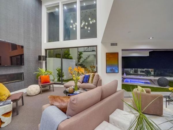 Modern Vacation Villa in Los Angeles with Private Pool
