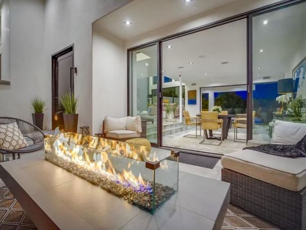 Modern Vacation Villa in Los Angeles with Private Pool