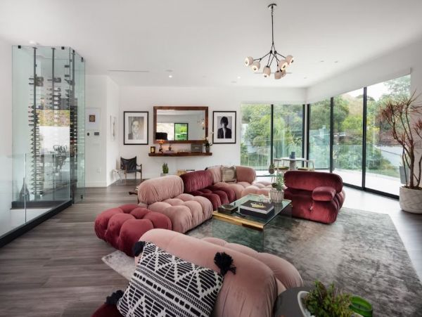 Fabulous Vacation Home In Los Angeles with Pool and Views