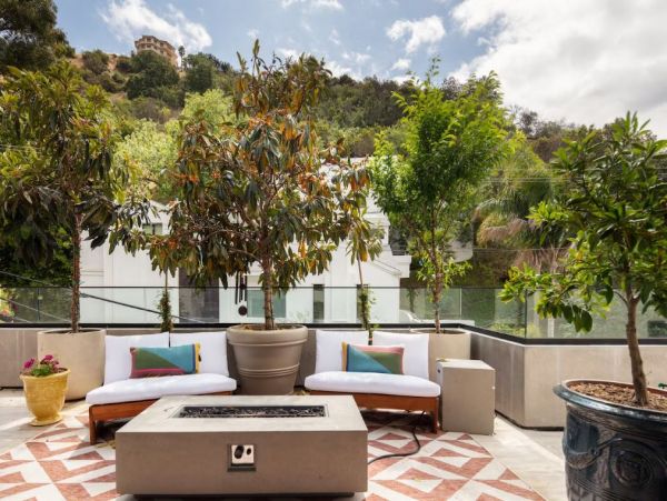 Fabulous Vacation Home In Los Angeles with Pool and Views