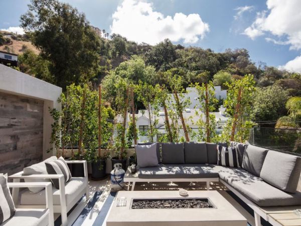 Fabulous Vacation Home In Los Angeles with Pool and Views