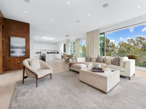 Slice of Paradise in Los Angeles with Private Pool Sleeps 8
