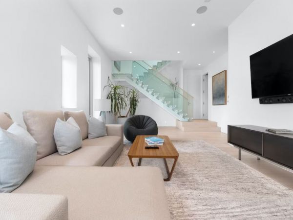 Slice of Paradise in Los Angeles with Private Pool Sleeps 8