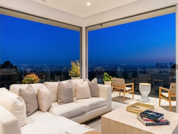 Slice of Paradise in Los Angeles with Private Pool Sleeps 8