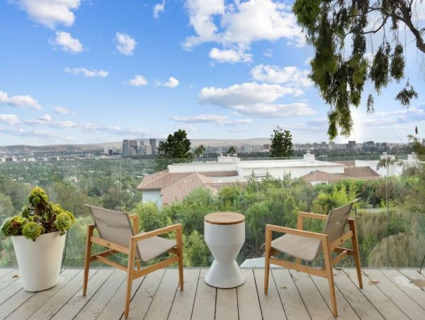 Slice of Paradise in Los Angeles with Private Pool Sleeps 8