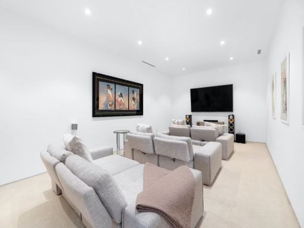 Slice of Paradise in Los Angeles with Private Pool Sleeps 8