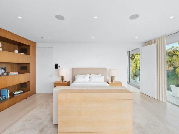 Slice of Paradise in Los Angeles with Private Pool Sleeps 8