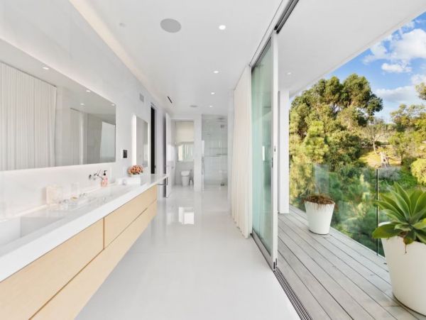 Slice of Paradise in Los Angeles with Private Pool Sleeps 8