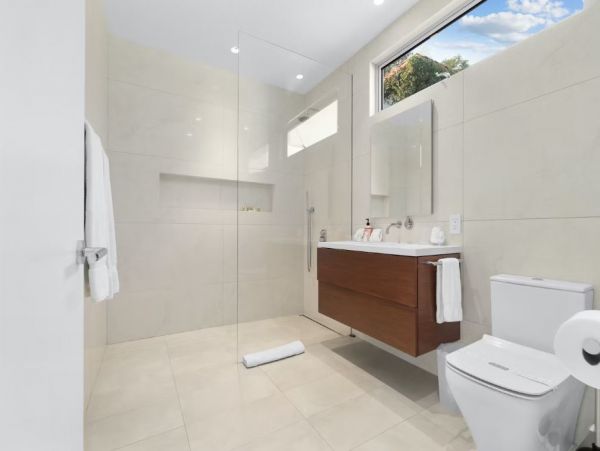 Slice of Paradise in Los Angeles with Private Pool Sleeps 8