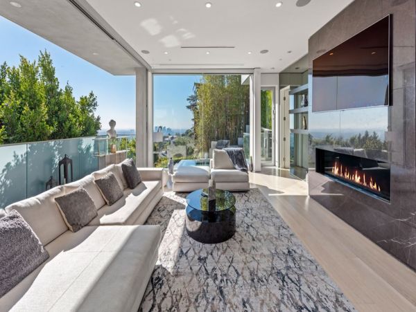 Stunning 4 Bedroom Vacation villa in Los Angeles with Pool