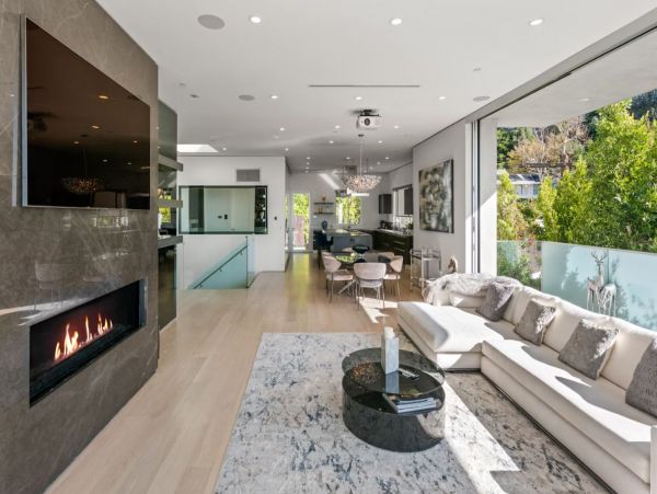 Stunning 4 Bedroom Vacation villa in Los Angeles with Pool