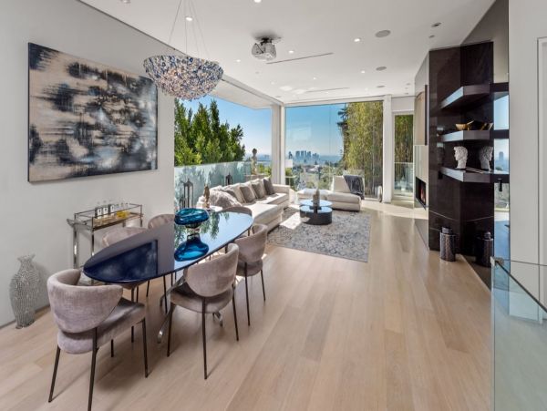 Stunning 4 Bedroom Vacation villa in Los Angeles with Pool