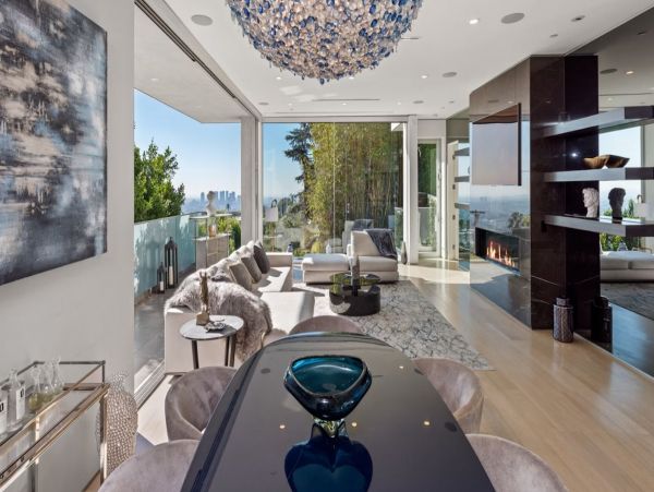 Stunning 4 Bedroom Vacation villa in Los Angeles with Pool