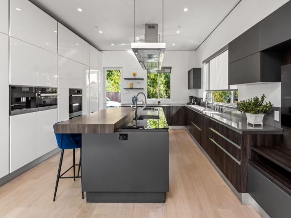 Stunning 4 Bedroom Vacation villa in Los Angeles with Pool