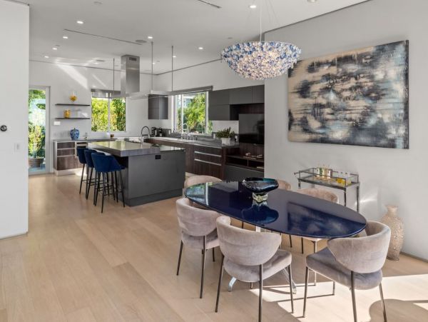 Stunning 4 Bedroom Vacation villa in Los Angeles with Pool