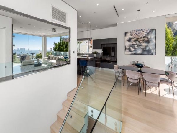 Stunning 4 Bedroom Vacation villa in Los Angeles with Pool