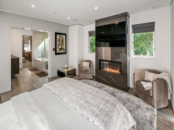 Stunning 4 Bedroom Vacation villa in Los Angeles with Pool