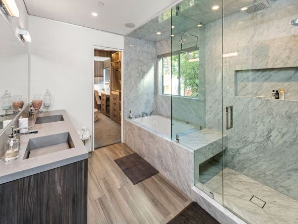 Stunning 4 Bedroom Vacation villa in Los Angeles with Pool