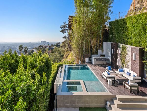 Stunning 4 Bedroom Vacation villa in Los Angeles with Pool