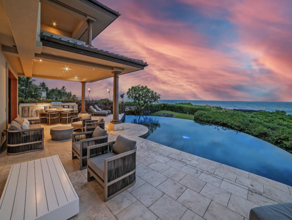 Kailua-Kona Upscale Vacation Rental 180 Degrees Oceanfront Shoreline.