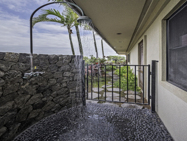 Kailua-Kona Upscale Vacation Rental 180 Degrees Oceanfront Shoreline.