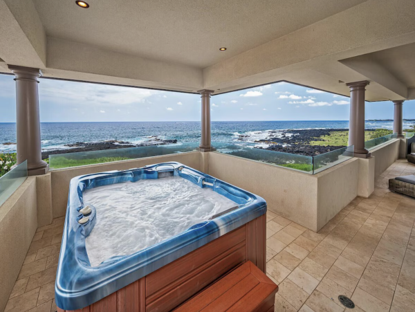 Kailua-Kona Upscale Vacation Rental 180 Degrees Oceanfront Shoreline.