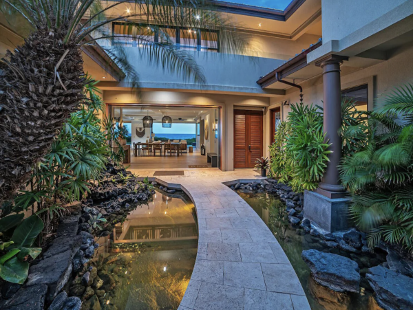 Kailua-Kona Upscale Vacation Rental 180 Degrees Oceanfront Shoreline.