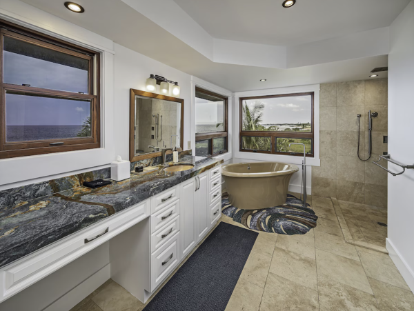 Kailua-Kona Upscale Vacation Rental 180 Degrees Oceanfront Shoreline.