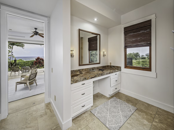 Kailua-Kona Upscale Vacation Rental 180 Degrees Oceanfront Shoreline.