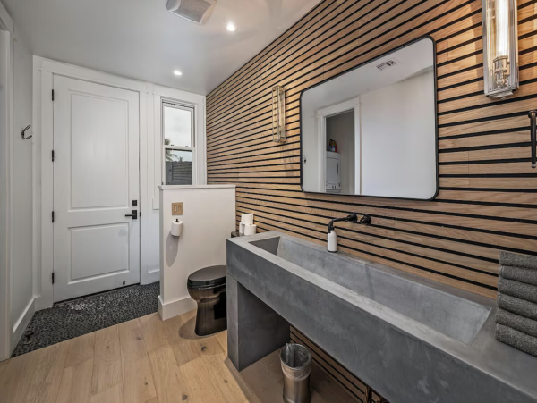 Kailua-Kona Upscale Vacation Rental 180 Degrees Oceanfront Shoreline.
