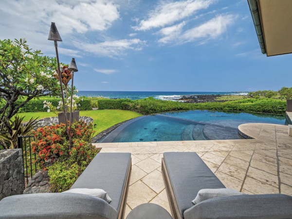 Kailua-Kona Upscale Vacation Rental 180 Degrees Oceanfront Shoreline.