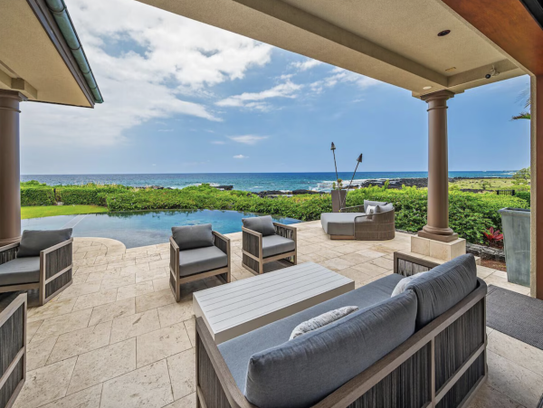 Kailua-Kona Upscale Vacation Rental 180 Degrees Oceanfront Shoreline.