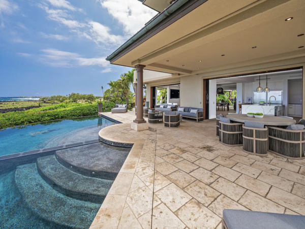 Kailua-Kona Upscale Vacation Rental 180 Degrees Oceanfront Shoreline.