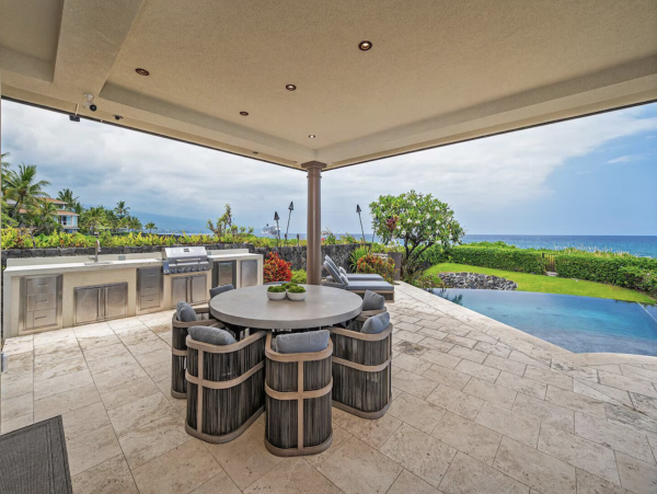 Kailua-Kona Upscale Vacation Rental 180 Degrees Oceanfront Shoreline.