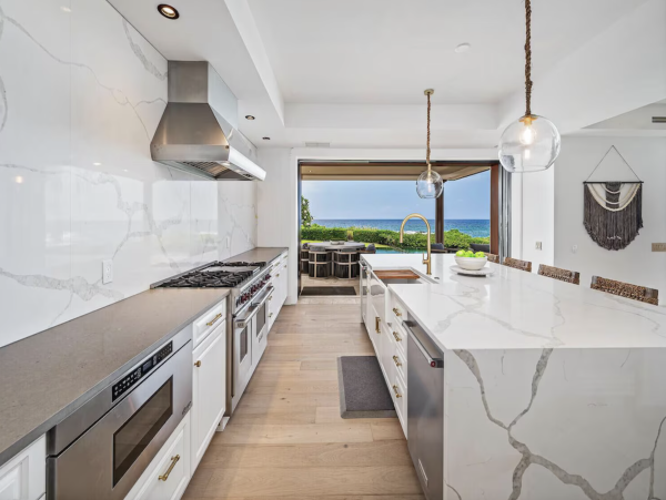 Kailua-Kona Upscale Vacation Rental 180 Degrees Oceanfront Shoreline.