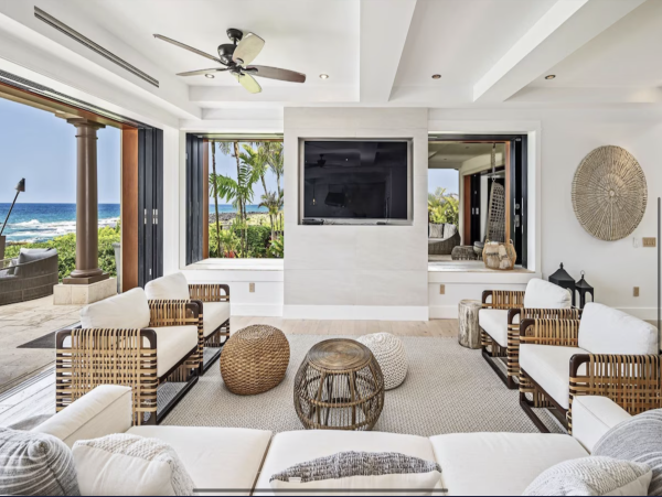 Kailua-Kona Upscale Vacation Rental 180 Degrees Oceanfront Shoreline.
