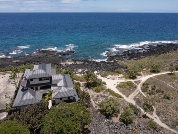 Kailua-Kona Upscale Vacation Rental 180 Degrees Oceanfront Shoreline.