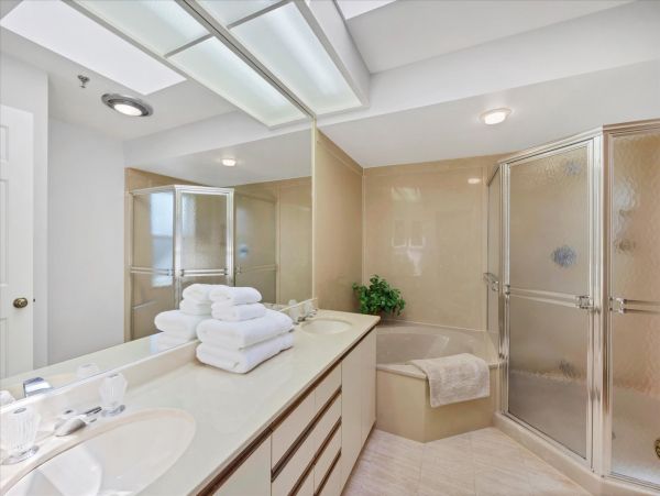 Your Home Away from Home Longbota Key Vacation Rental, 2 Bedroom +