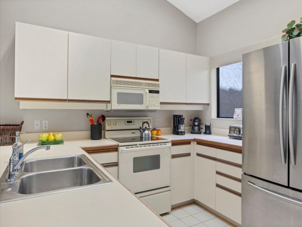 Your Home Away from Home Longbota Key Vacation Rental, 2 Bedroom +