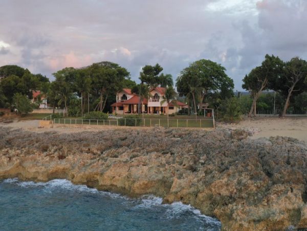 Oceanfront 7 Bedroom Vacation Villa with Private Pool