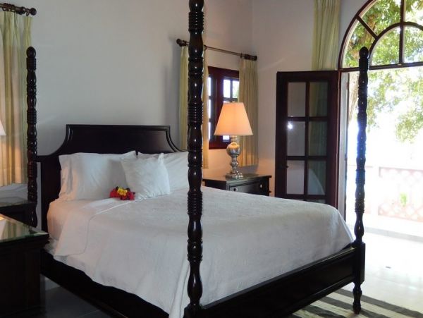 Oceanfront 7 Bedroom Vacation Villa with Private Pool