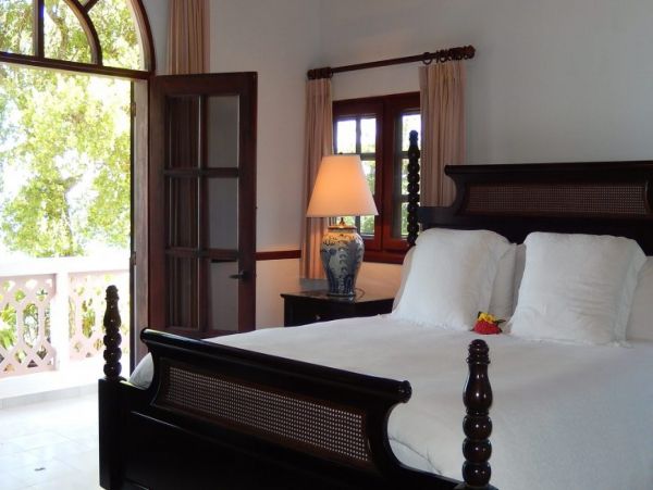 Oceanfront 7 Bedroom Vacation Villa with Private Pool