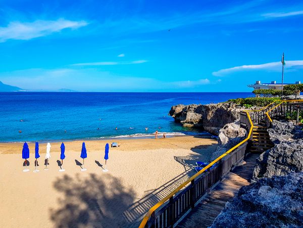 Oceanfront 7 Bedroom Vacation Villa with Private Pool